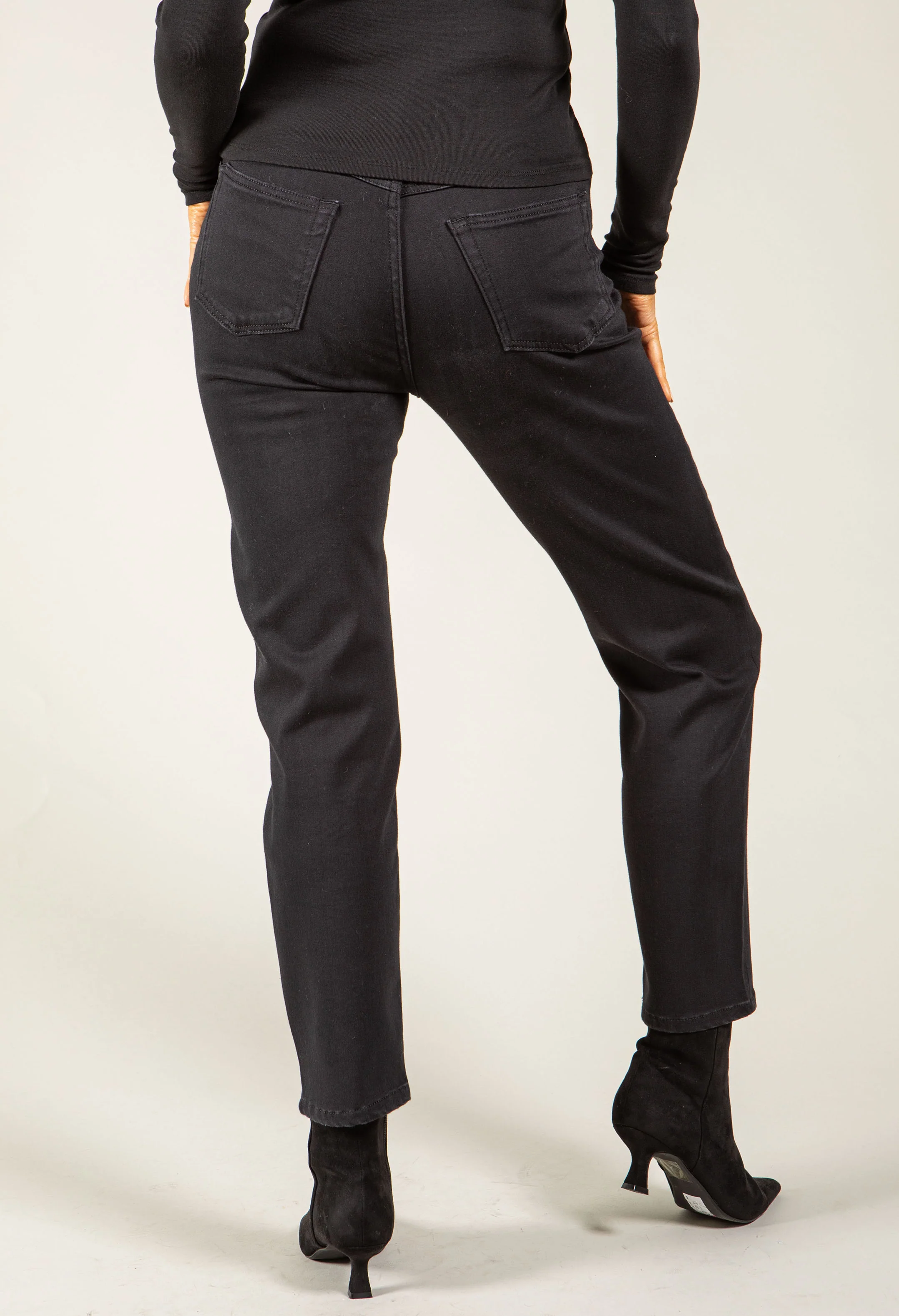 Bailey Relaxed Fit Jeans - Image 4
