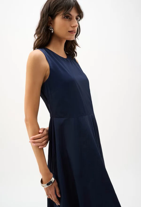 Casual Sleeveless Midi Dress - Image 5