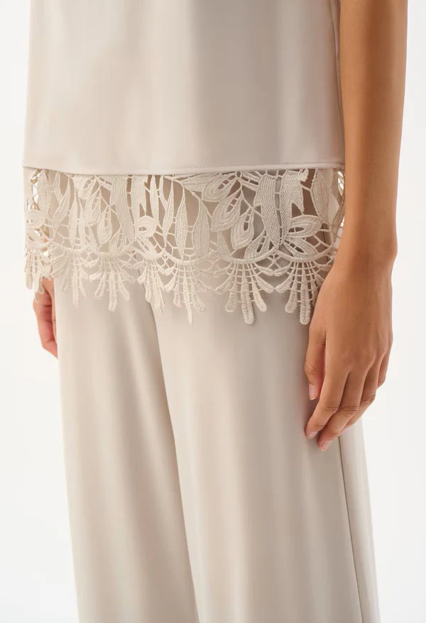 Chic Top with Embroidered Hem - Image 4