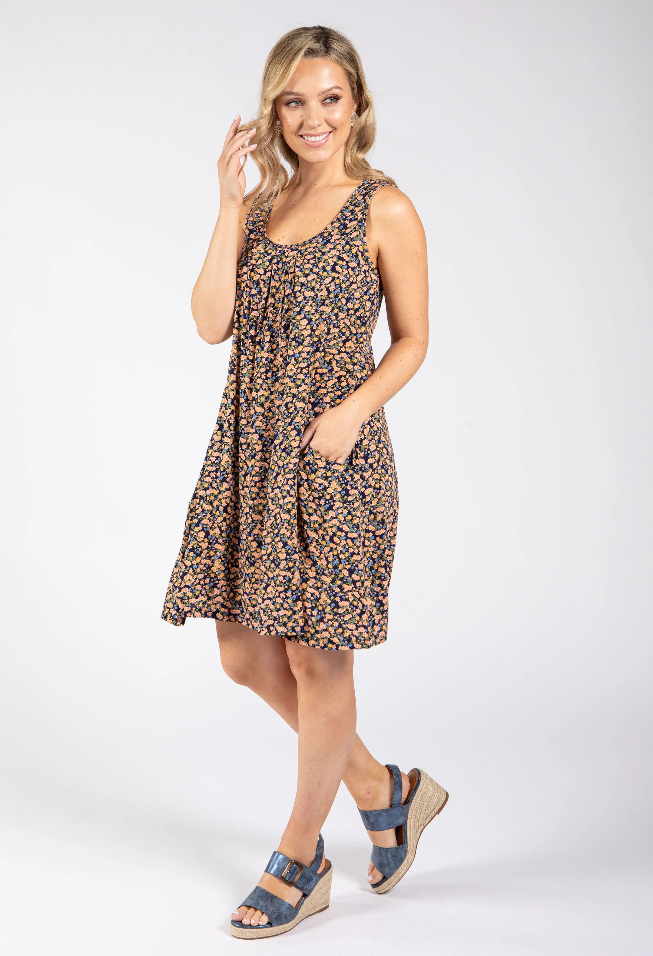 Ditsy Print Sleeveless Dress - Image 4