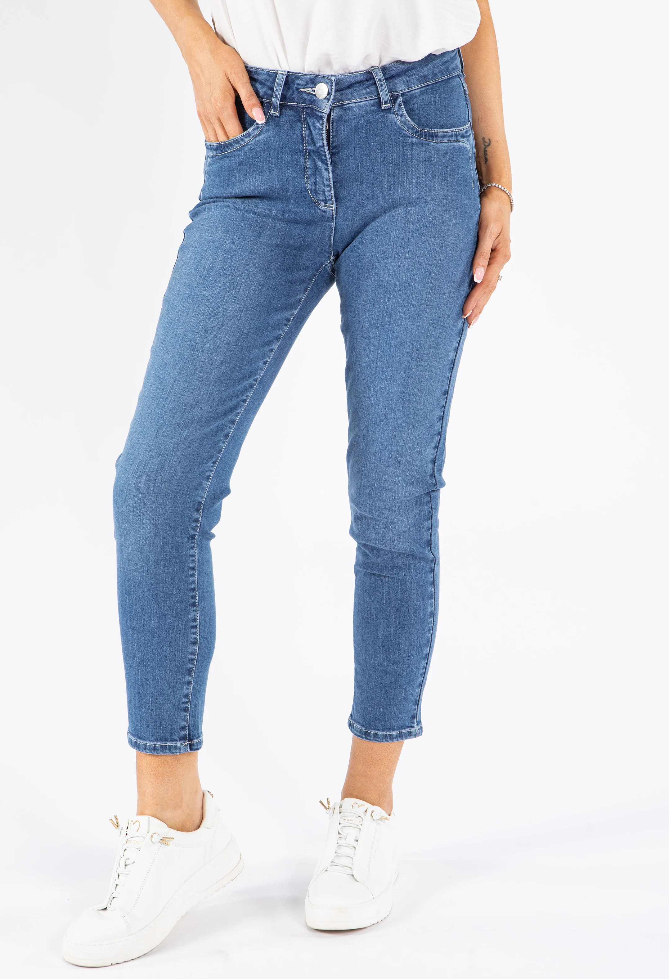 Emy 7/8 Slim Fit Jeans - Image 3