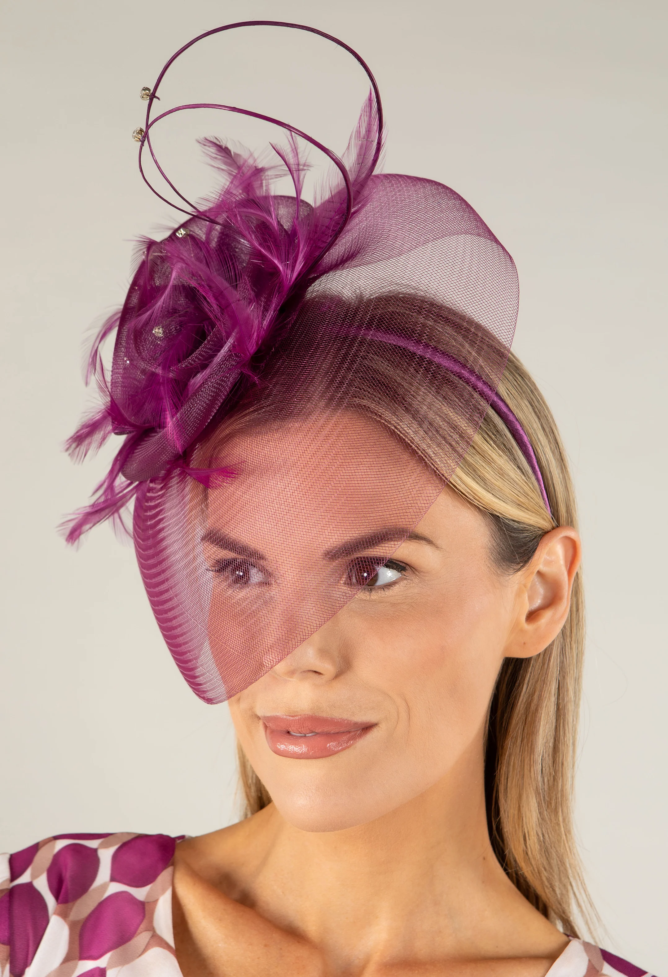 Feather & Diamante Detail Fascinator - Image 5