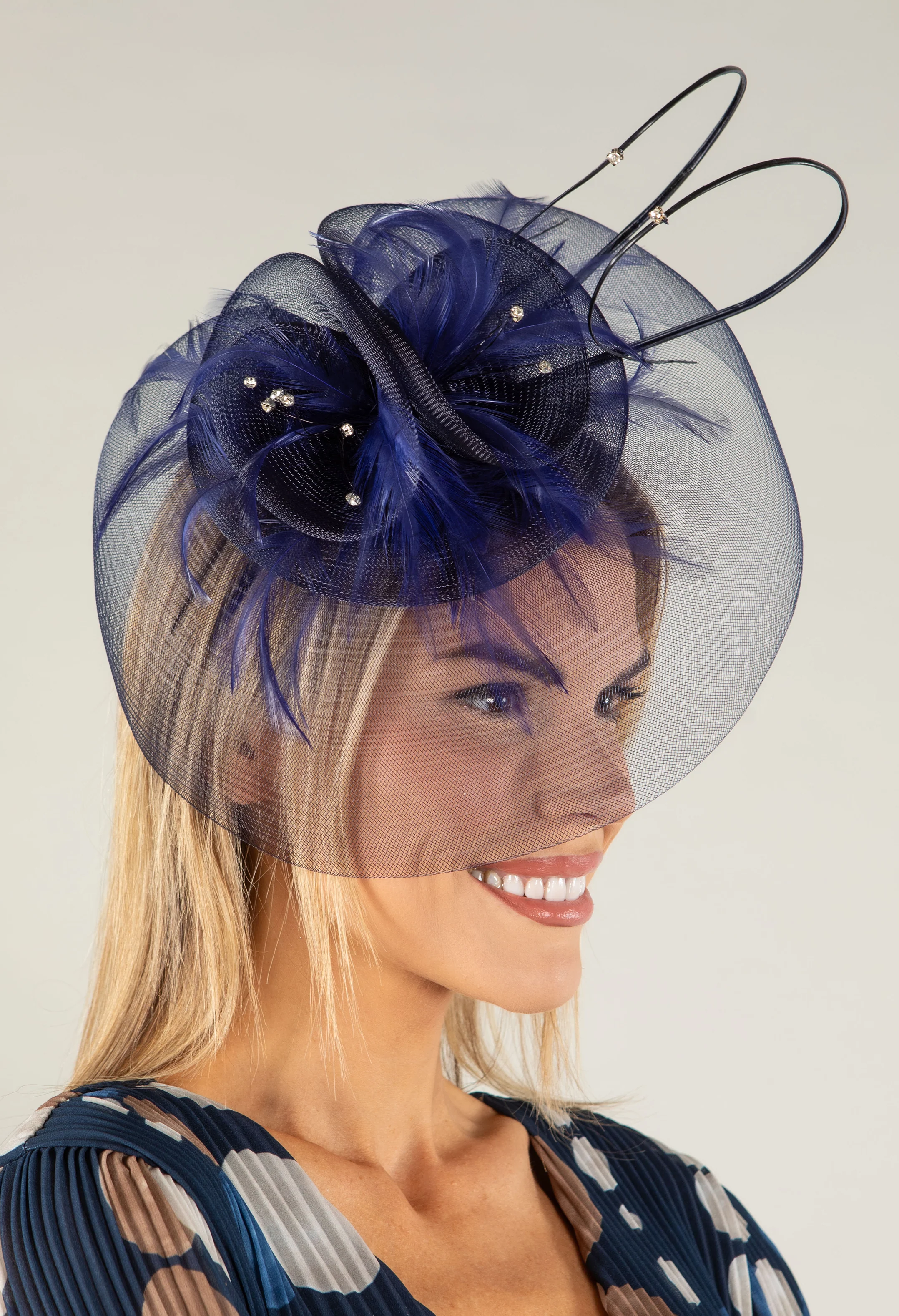 Feather & Diamante Detail Fascinator - Image 7