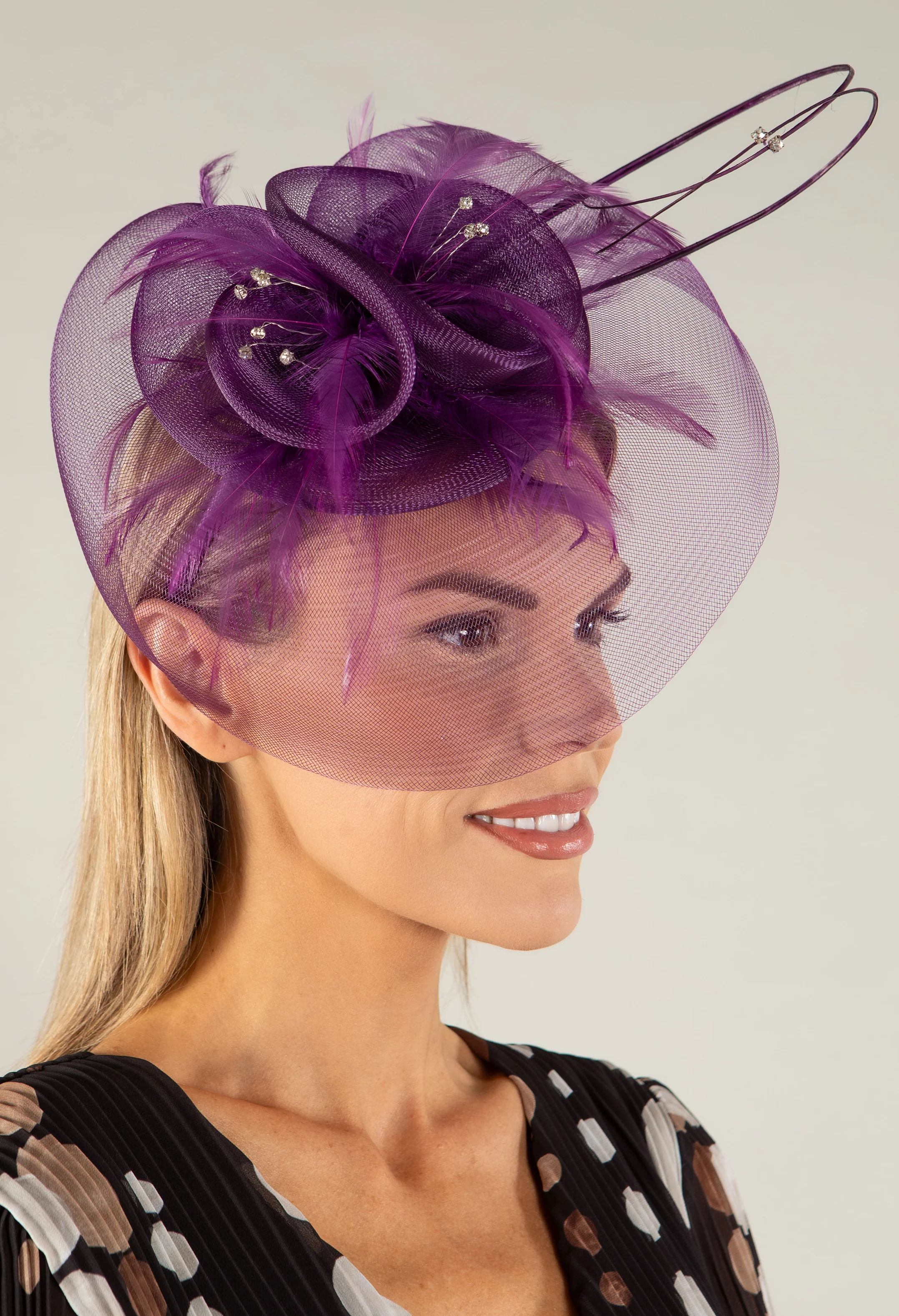 Feather & Diamante Detail Fascinator - Image 8