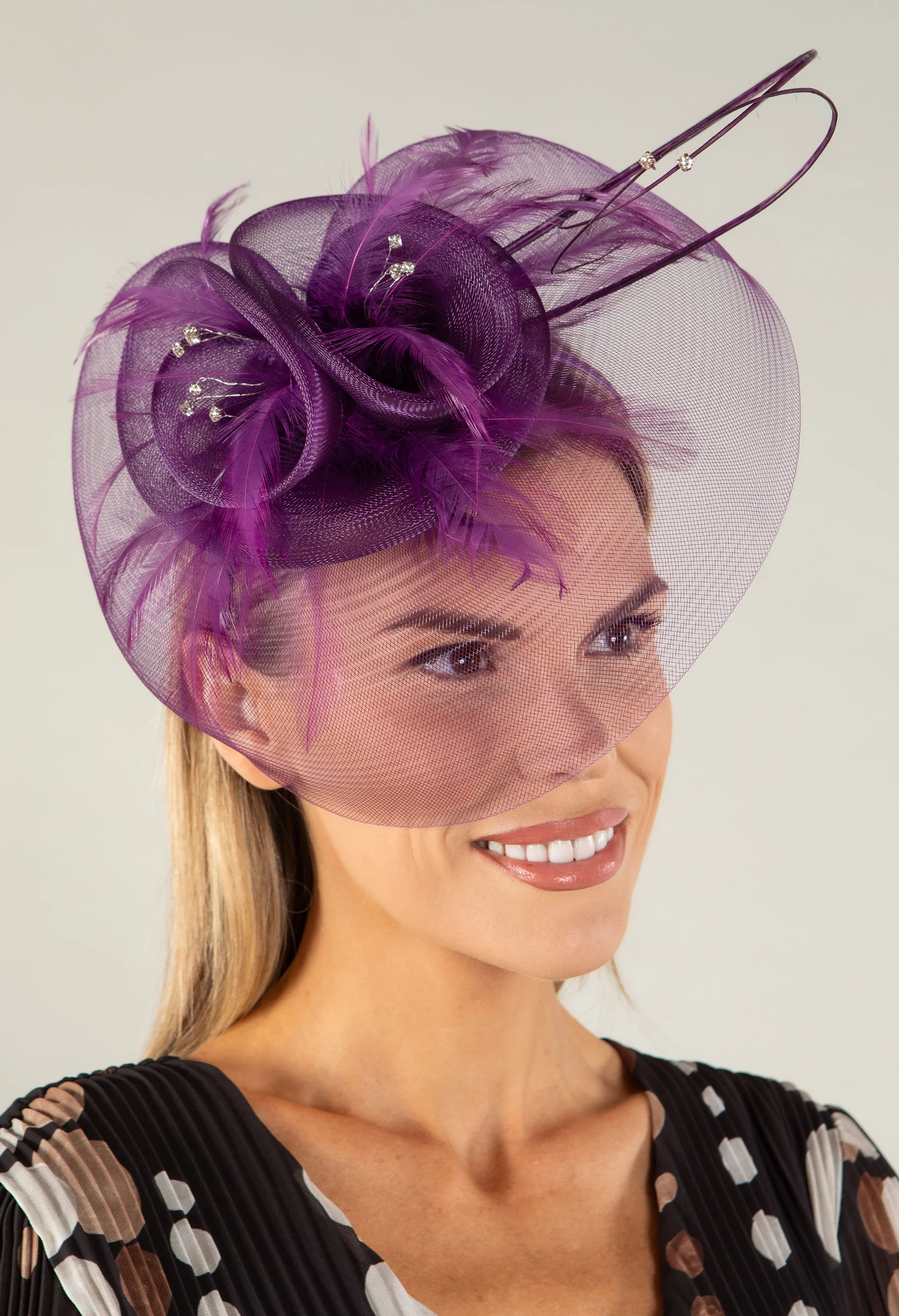 Feather & Diamante Detail Fascinator - Image 9