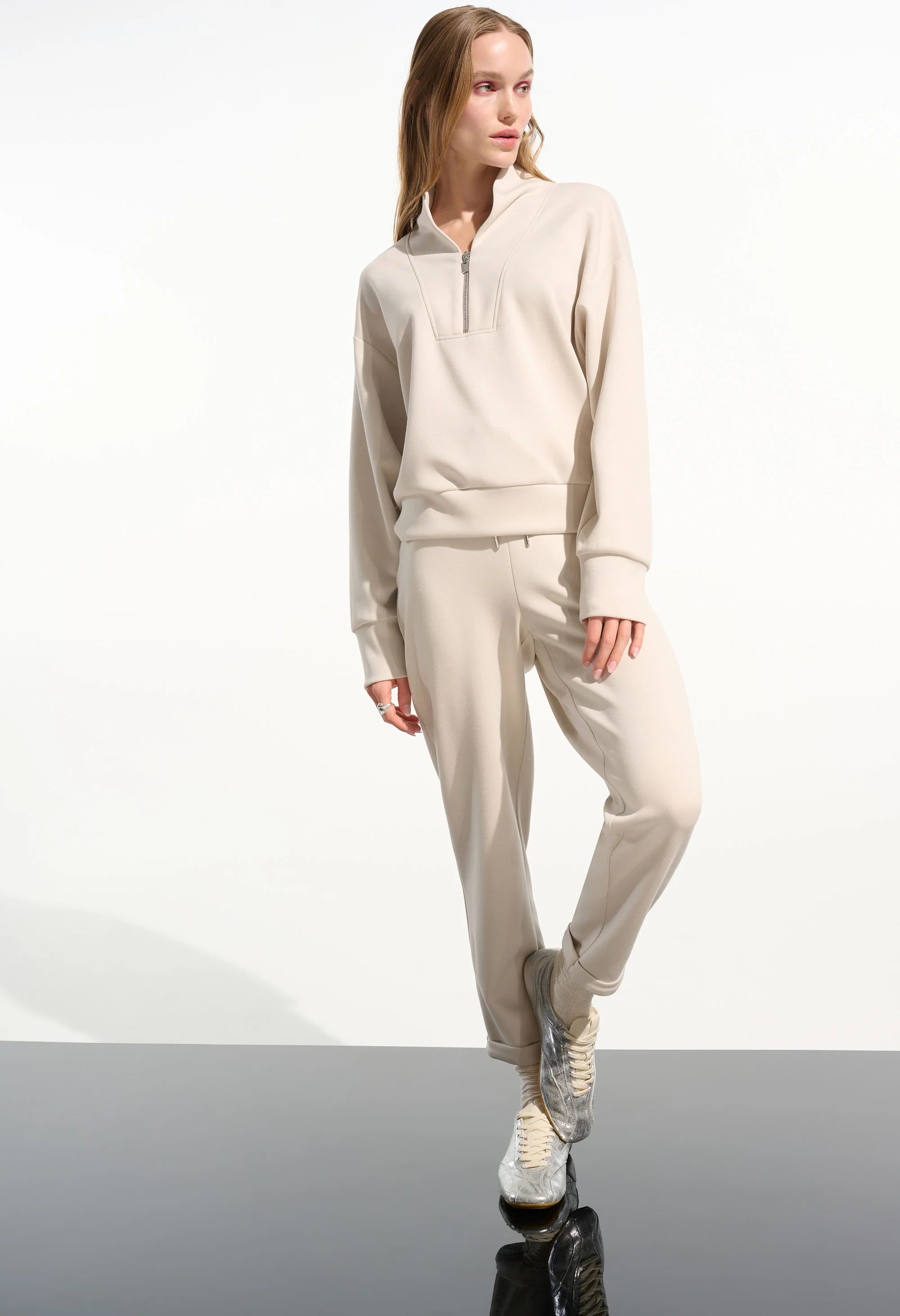 Relaxed Fit Zipper Sweatshirt - Image 2