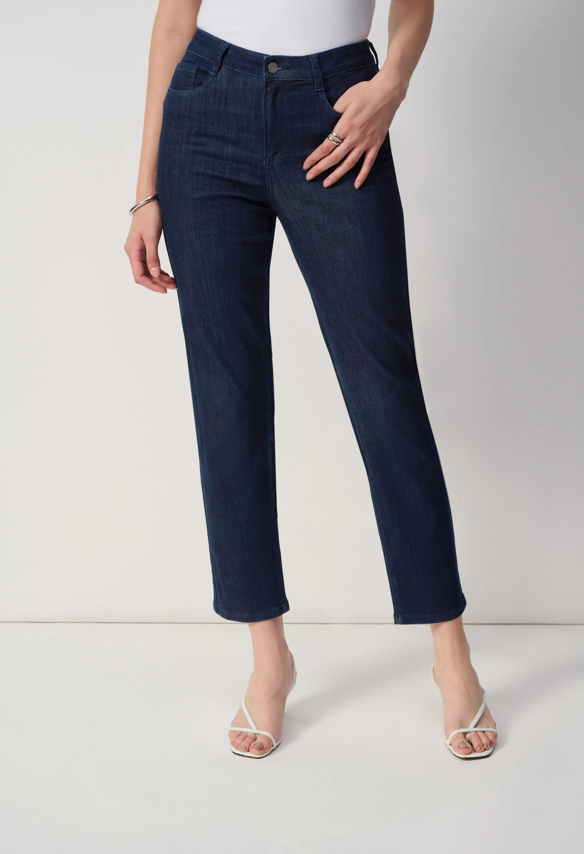 Mid-rise Casual Jeans Style - Image 3