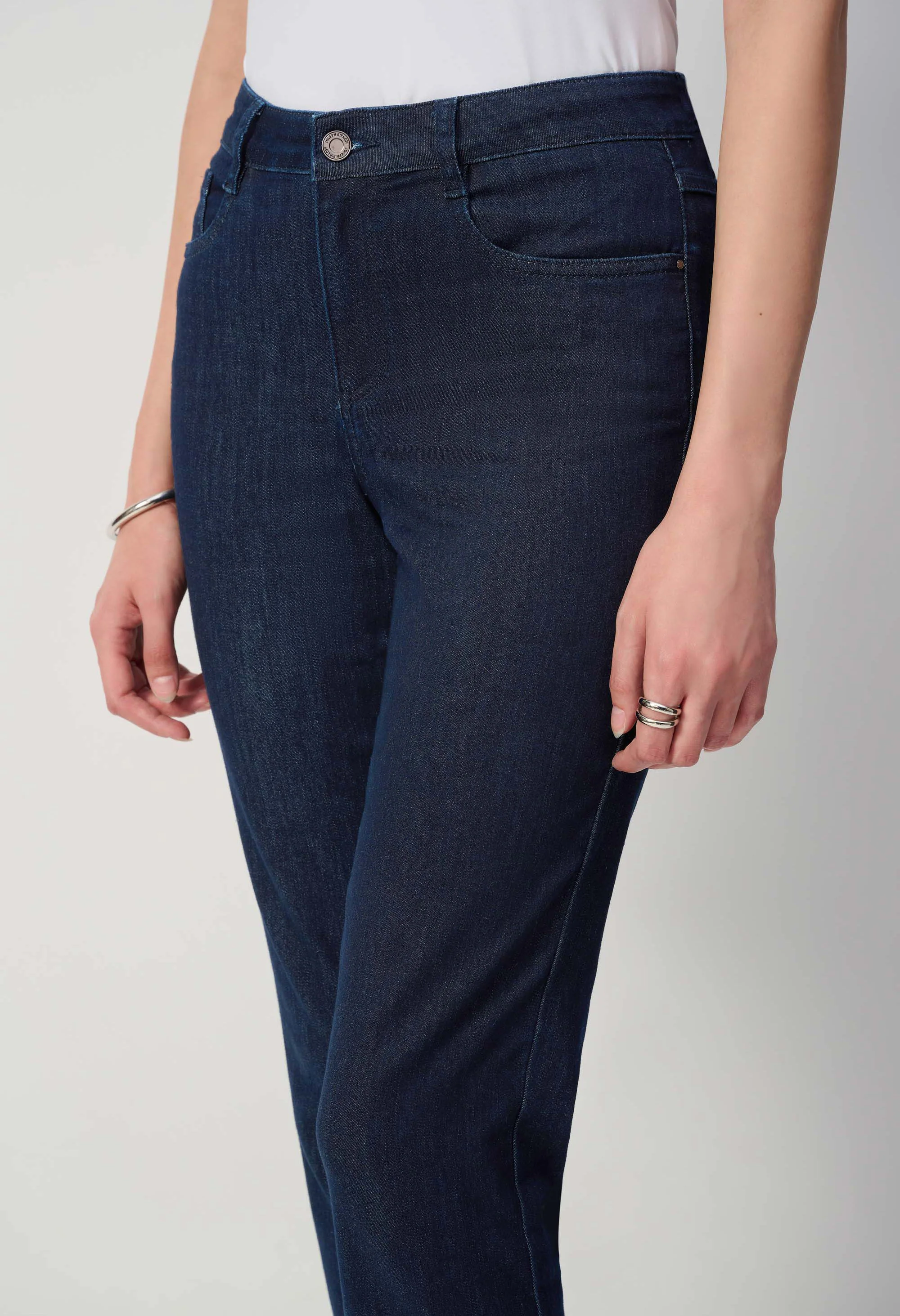 Mid-rise Casual Jeans Style - Image 5