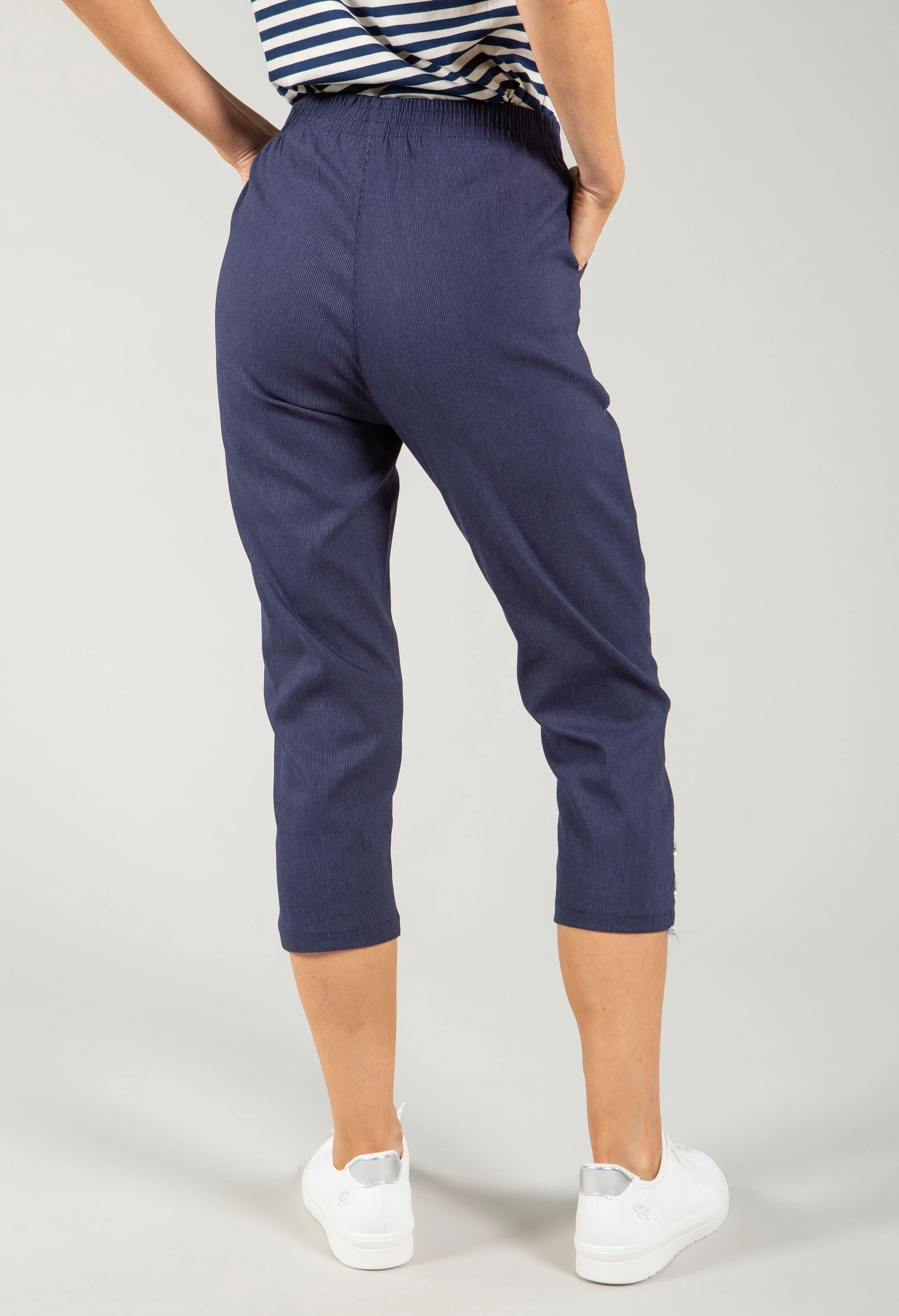 Relaxed Fit Capri Trousers - Image 4