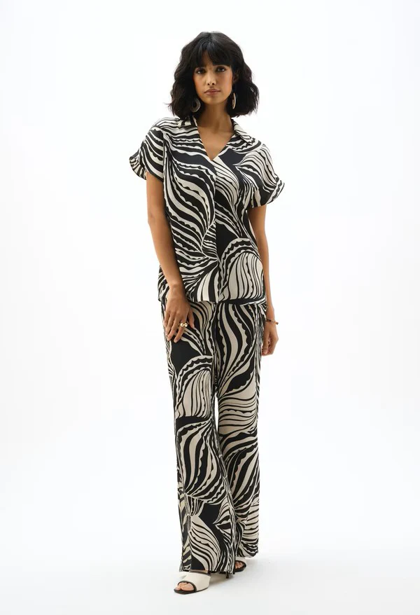 Satin Abstract Print Boxy Top - Image 2