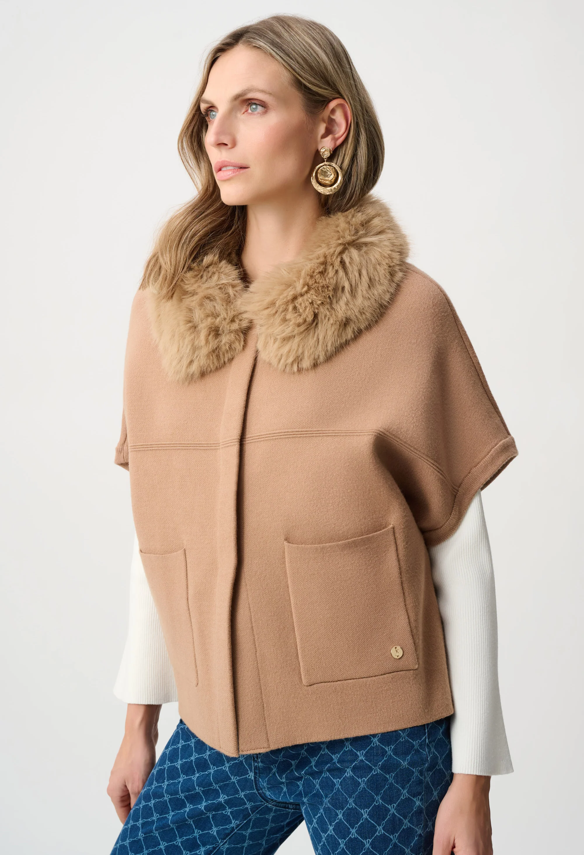 Short Cape With Fur Collar - Image 2