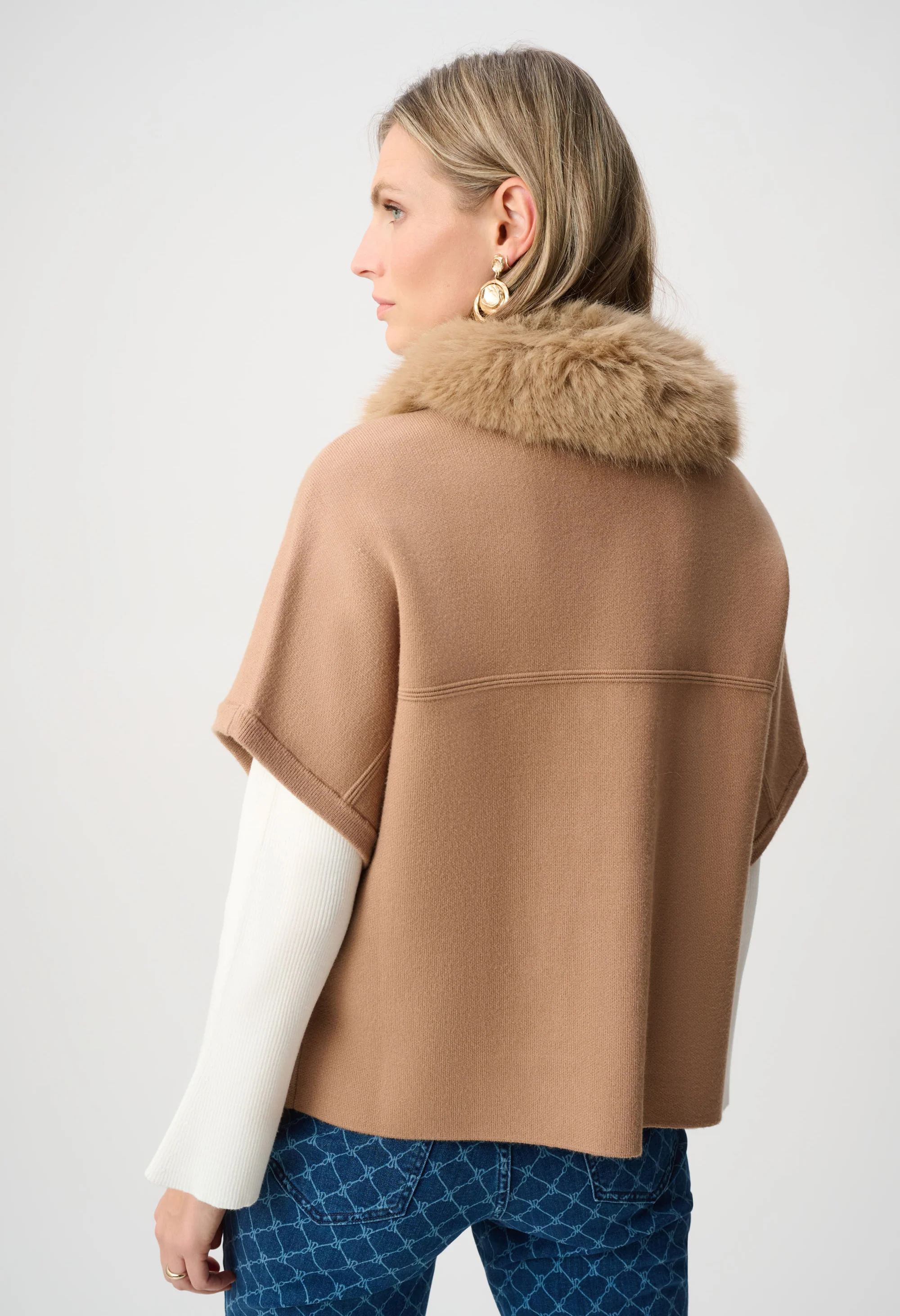 Short Cape With Fur Collar - Image 3