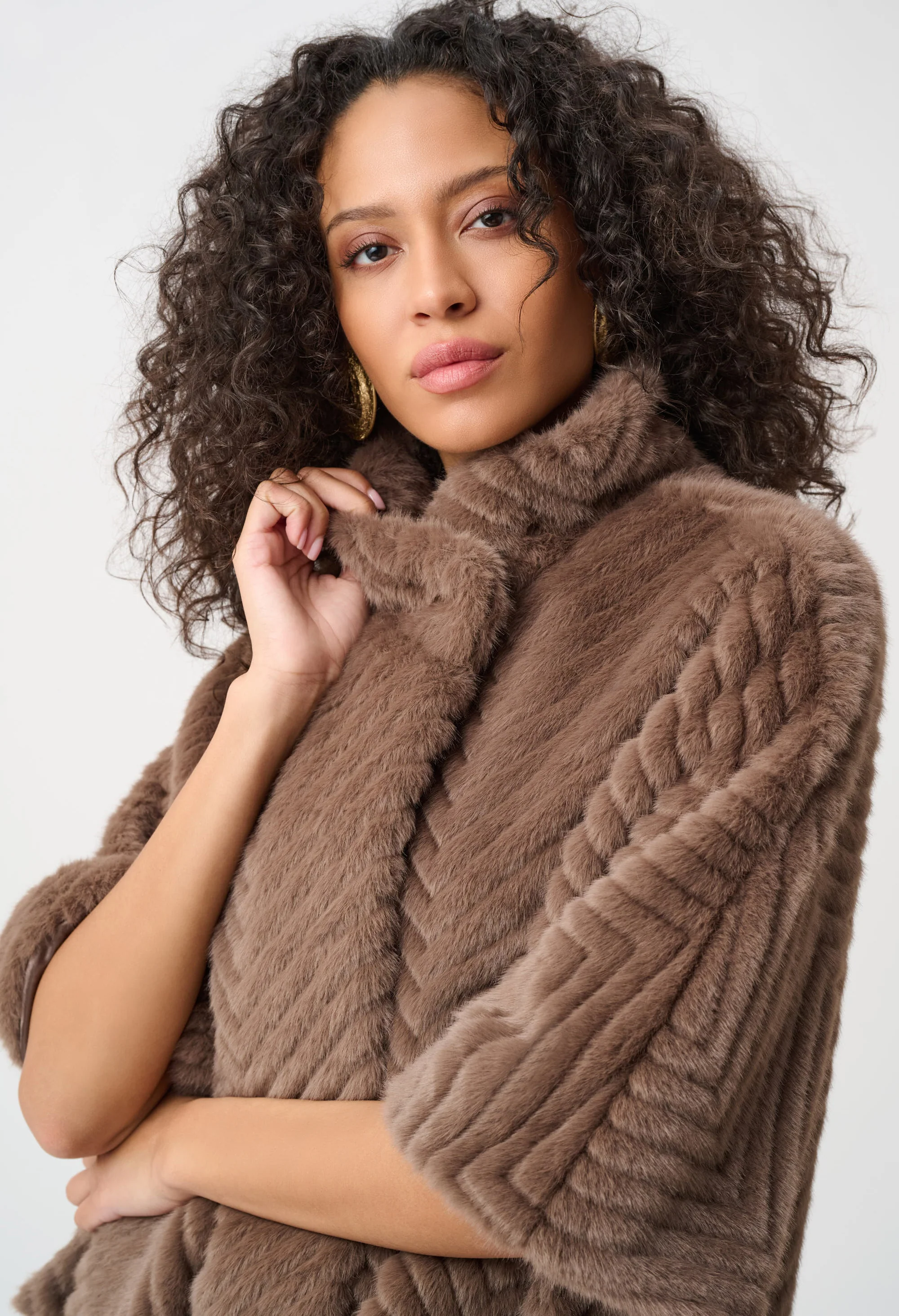 Short Chevron Faux Fur Cape - Image 3