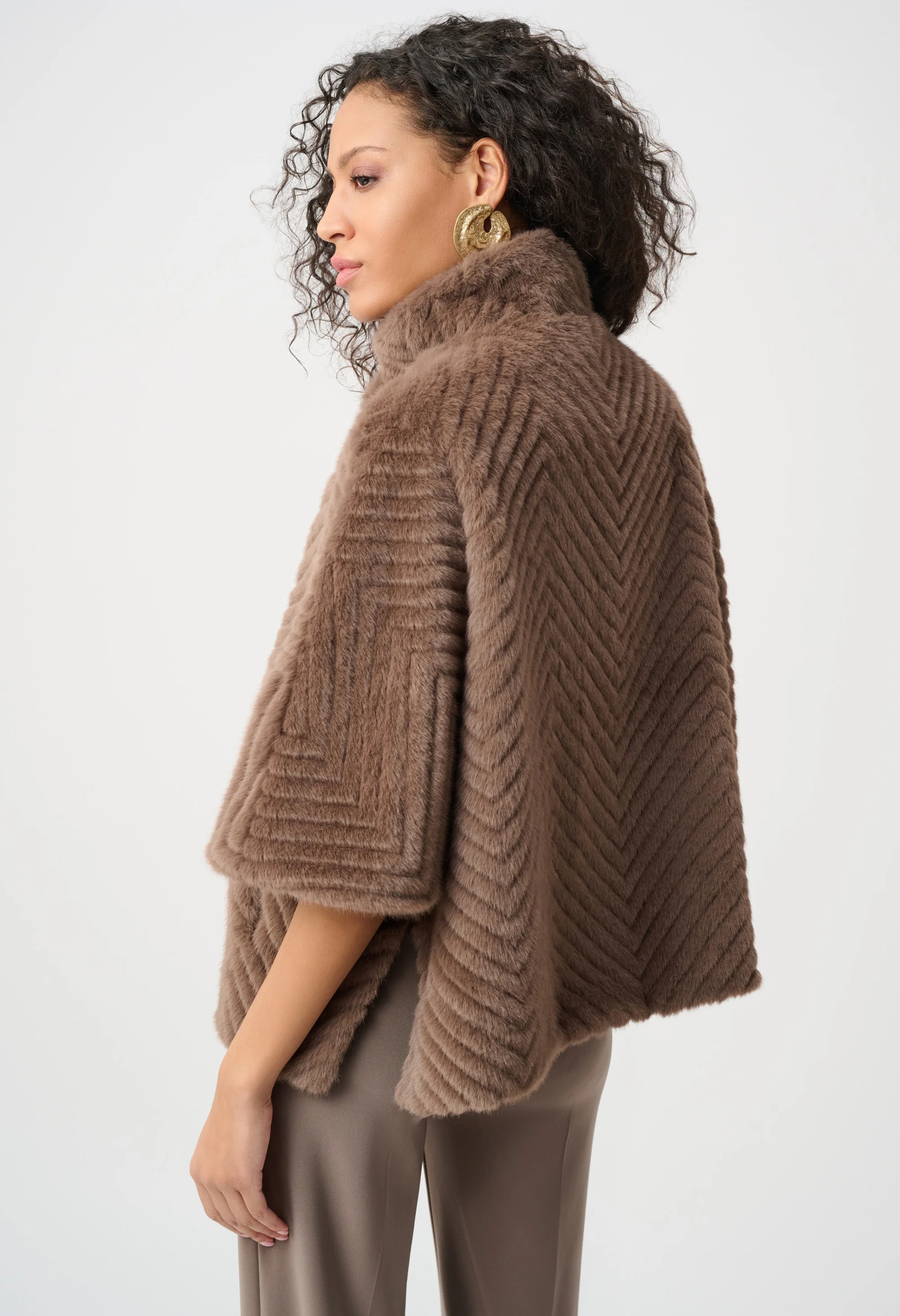 Short Chevron Faux Fur Cape - Image 4