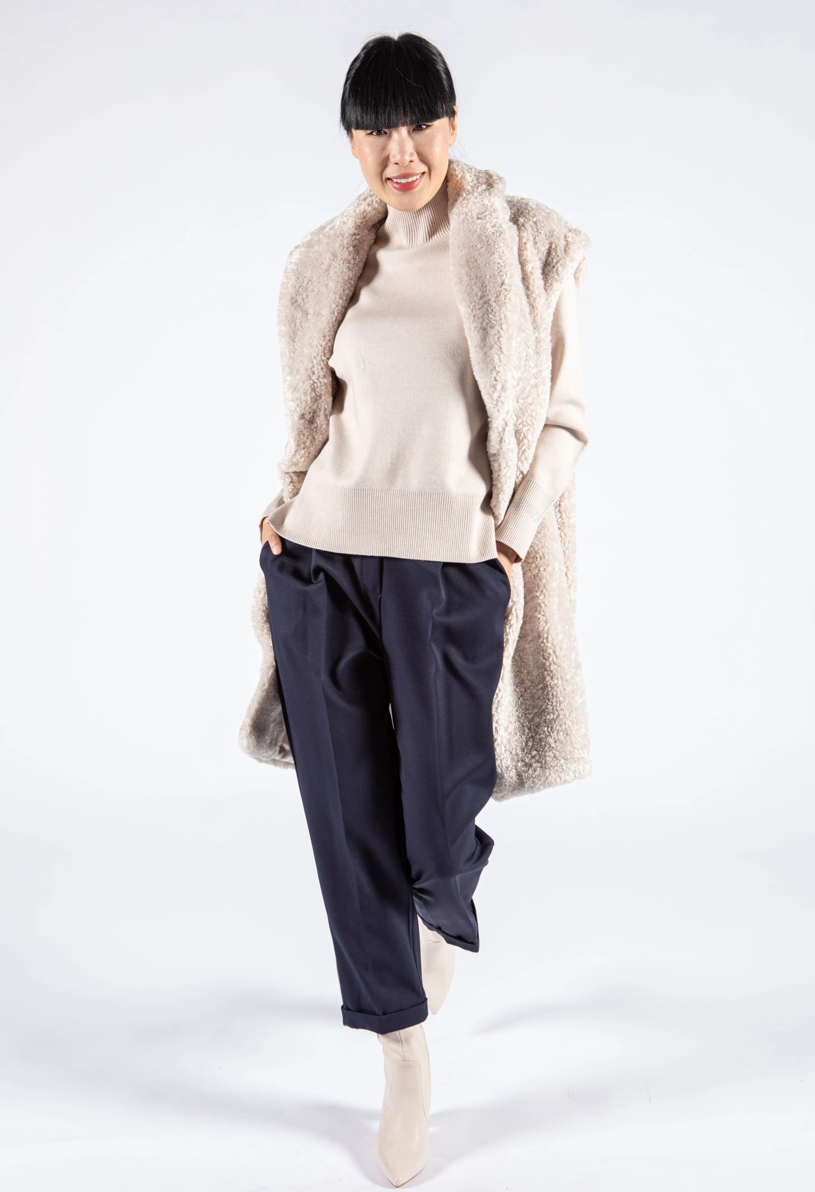 Sleeveless Borg Coat - Image 3