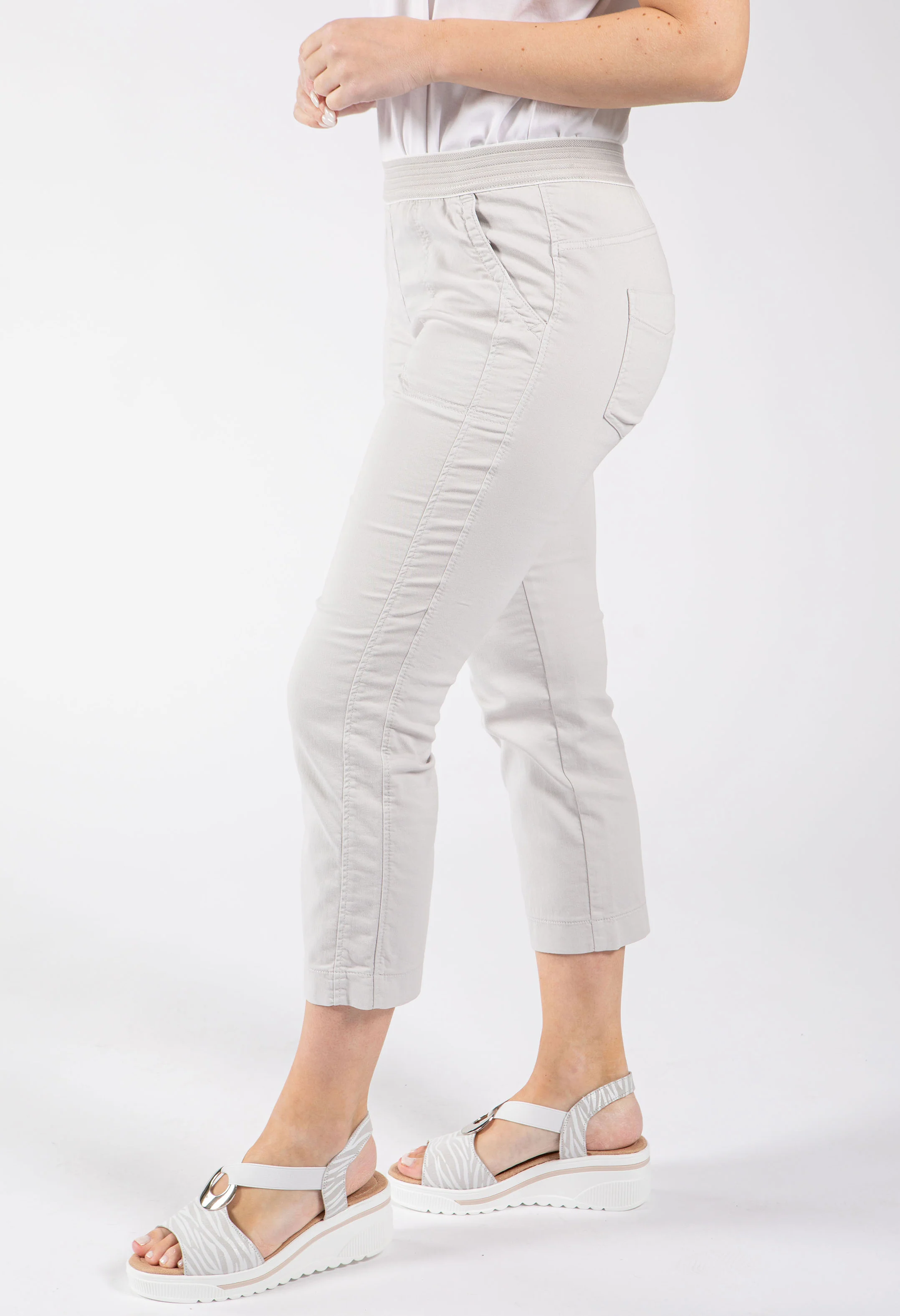 Sue 3/4 Jogpants - Image 15